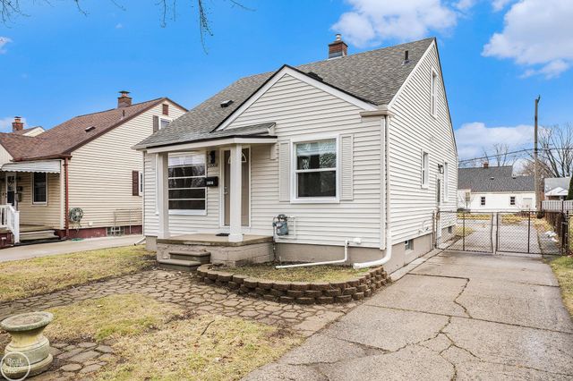 28008 Hughes Street, Saint Clair Shores, MI 48081