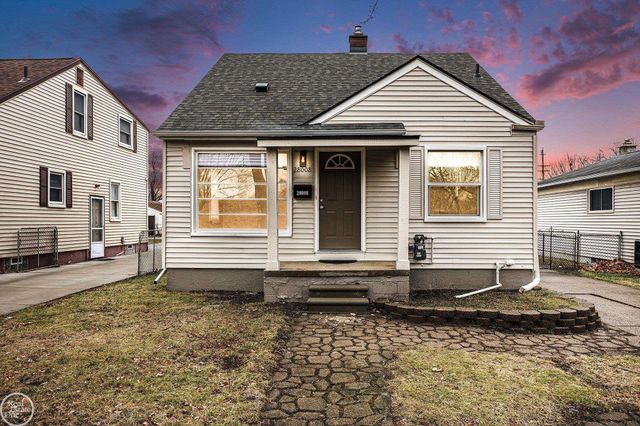 28008 Hughes Street, Saint Clair Shores, MI 48081