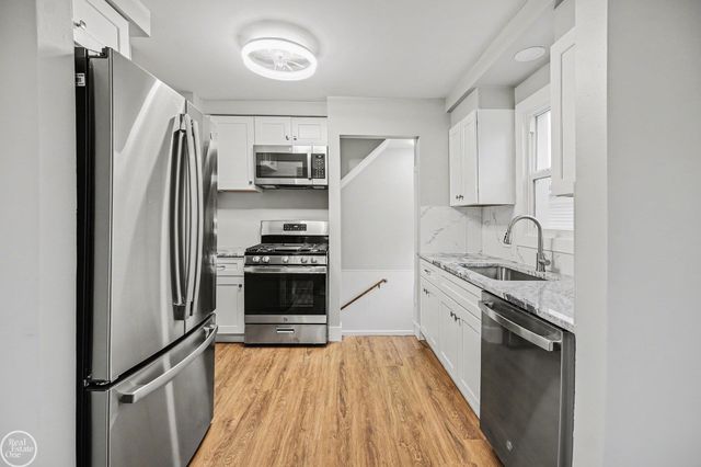 28008 Hughes Street, Saint Clair Shores, MI 48081