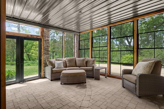 15270 Branch Circle, Lakeville, MN 55306