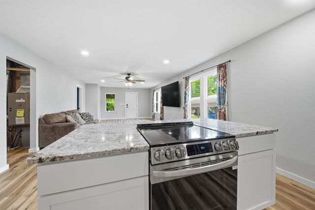 1206 Henry, Augusta, KS 67010