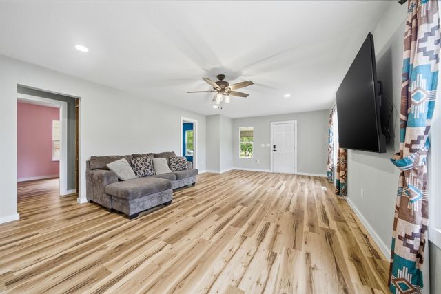 1206 Henry, Augusta, KS 67010