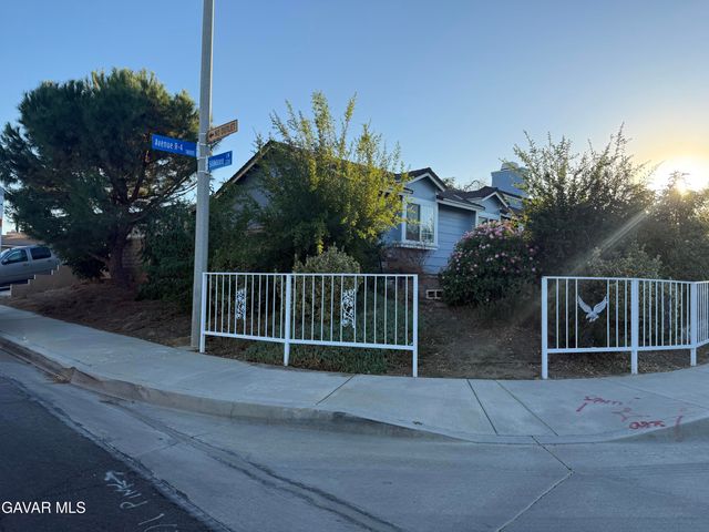 1816 E Avenue R-4, Palmdale, CA 93550