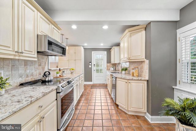 570 STRATHMORE RD, Havertown, PA 19083