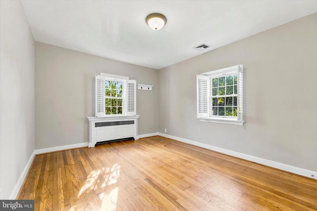 570 STRATHMORE RD, Havertown, PA 19083