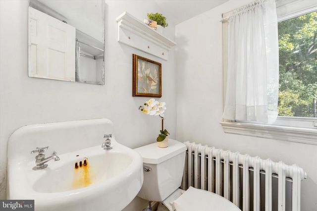 570 STRATHMORE RD, Havertown, PA 19083