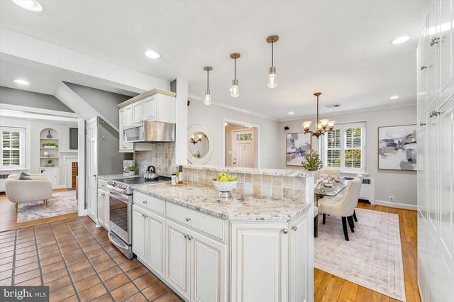 570 STRATHMORE RD, Havertown, PA 19083
