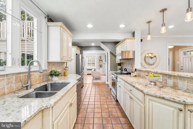570 STRATHMORE RD, Havertown, PA 19083