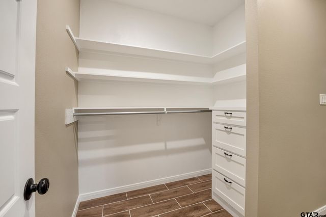 1720 Outer Dr, Tyler, TX 75701