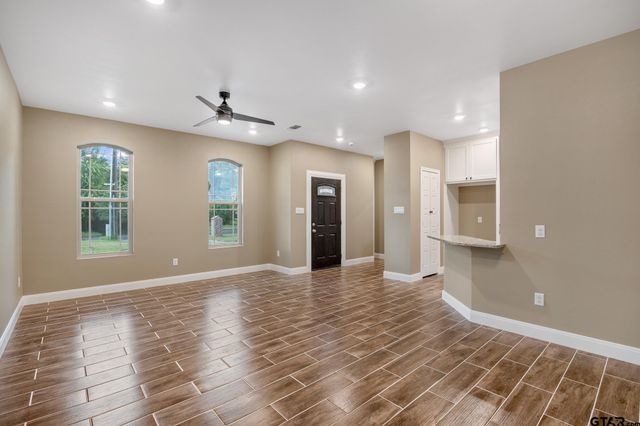 1720 Outer Dr, Tyler, TX 75701