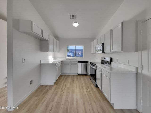 690 E OSAGE Avenue, Apache Junction, AZ 85119