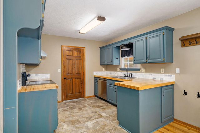 520 Johnson Avenue, Sparta, MO 65753