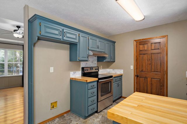 520 Johnson Avenue, Sparta, MO 65753