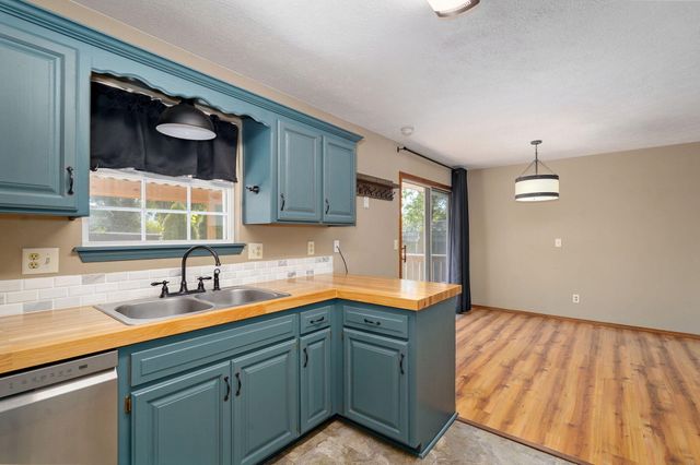 520 Johnson Avenue, Sparta, MO 65753