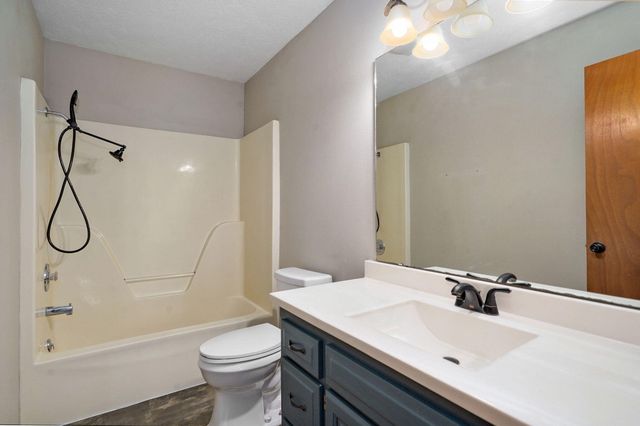 520 Johnson Avenue, Sparta, MO 65753