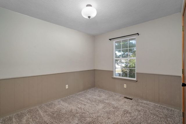 520 Johnson Avenue, Sparta, MO 65753