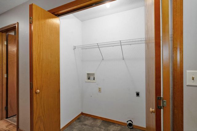 520 Johnson Avenue, Sparta, MO 65753