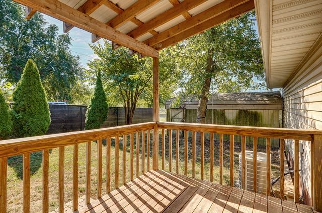 520 Johnson Avenue, Sparta, MO 65753