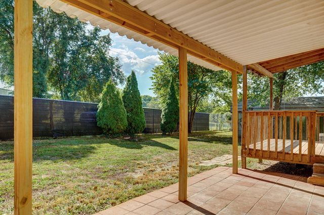 520 Johnson Avenue, Sparta, MO 65753