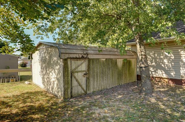 520 Johnson Avenue, Sparta, MO 65753