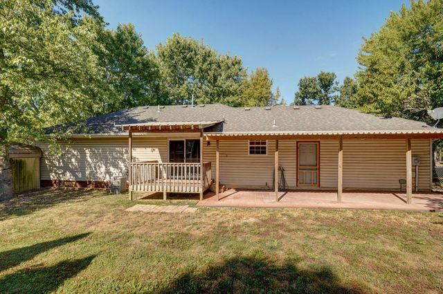 520 Johnson Avenue, Sparta, MO 65753