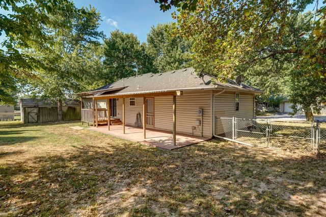 520 Johnson Avenue, Sparta, MO 65753