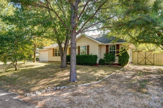 520 Johnson Avenue, Sparta, MO 65753