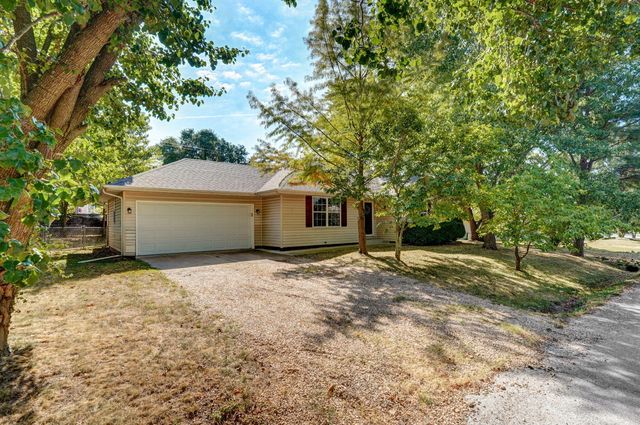 520 Johnson Avenue, Sparta, MO 65753