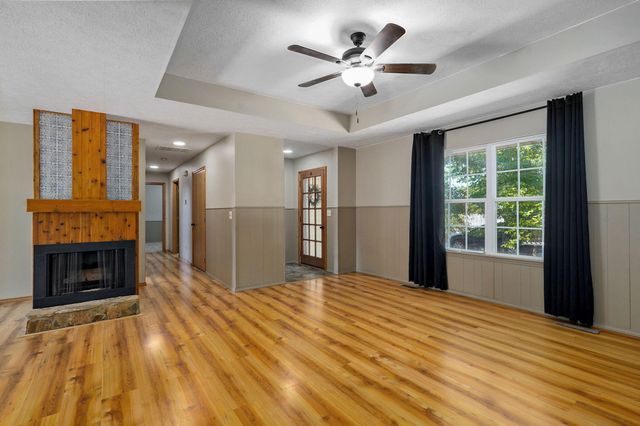 520 Johnson Avenue, Sparta, MO 65753