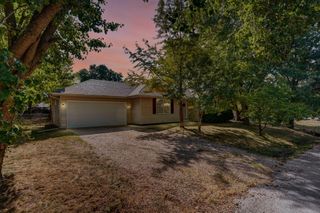 520 Johnson Avenue, Sparta, MO 65753