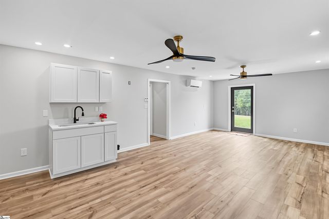 918 N Old Pendleton Road, Liberty, SC 29657