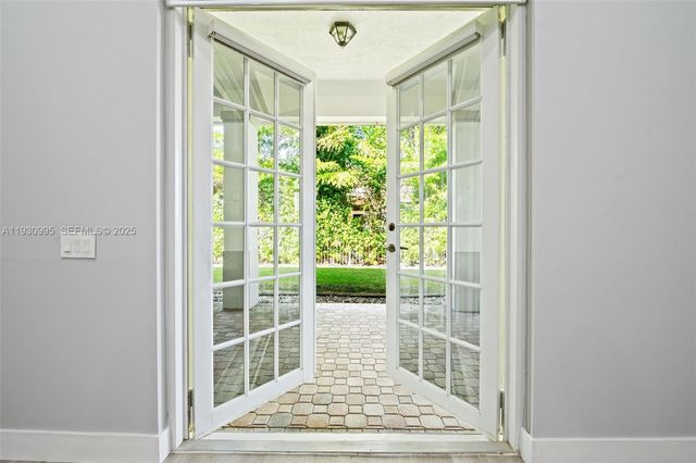 1901 Timberline Rd, Weston, FL 33327