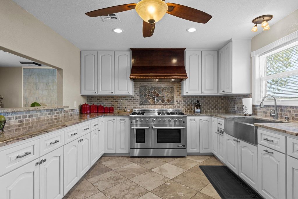 3022 N US Highway 281, Burnet, TX 78611