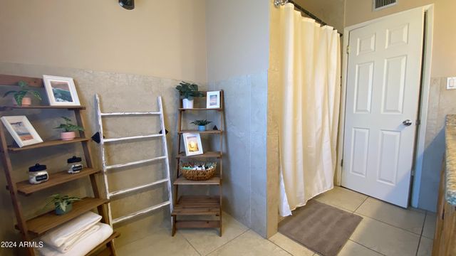 6823 W UNION HILLS Drive, Glendale, AZ 85308