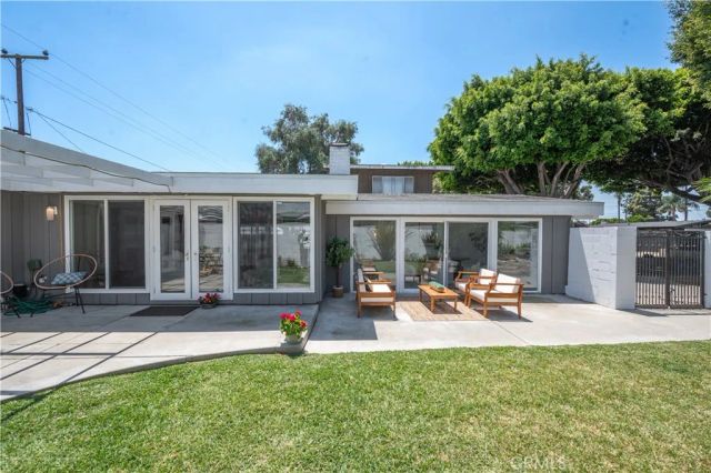 3030 Roxanne Avenue, Long Beach, CA 90808