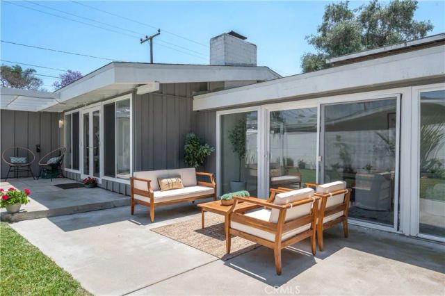 3030 Roxanne Avenue, Long Beach, CA 90808
