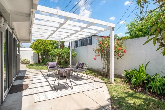3030 Roxanne Avenue, Long Beach, CA 90808