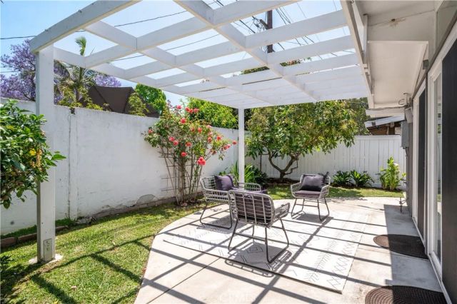 3030 Roxanne Avenue, Long Beach, CA 90808