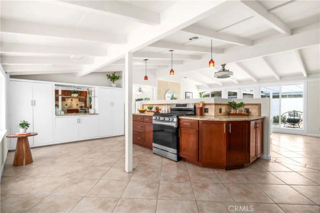 3030 Roxanne Avenue, Long Beach, CA 90808