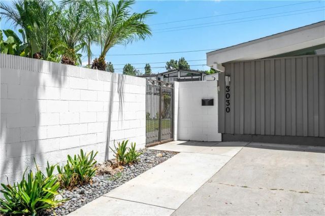 3030 Roxanne Avenue, Long Beach, CA 90808