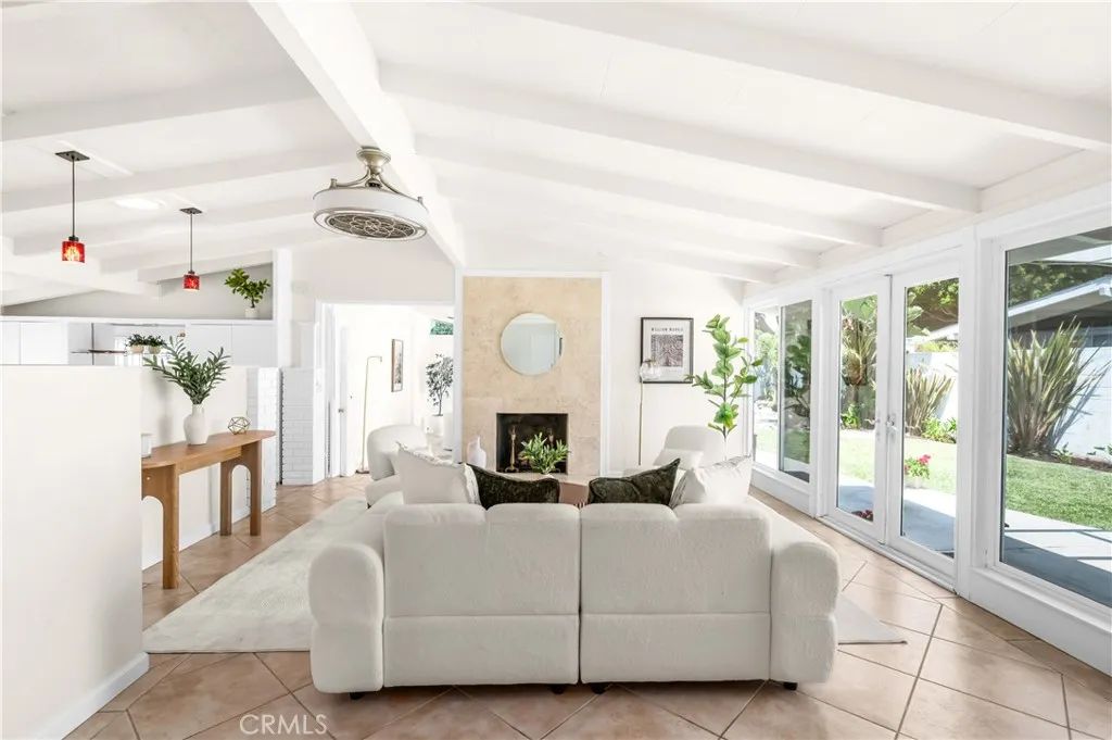 3030 Roxanne Avenue, Long Beach, CA 90808