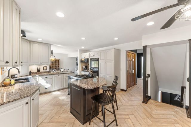 60 Deer Hills Court, North Oaks, MN 55127