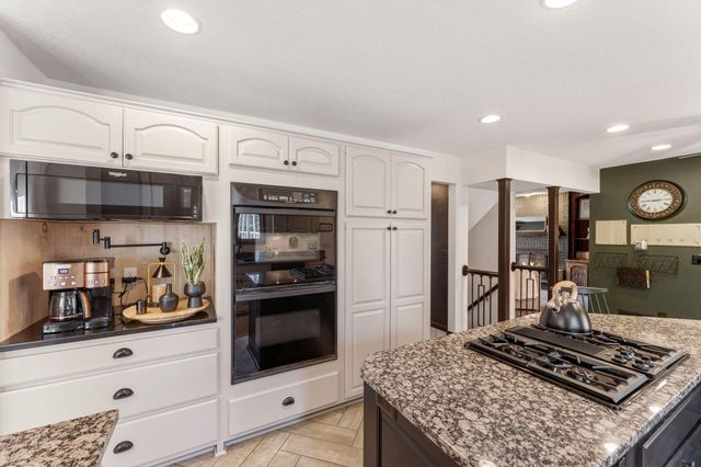 60 Deer Hills Court, North Oaks, MN 55127
