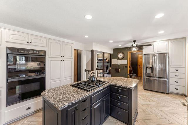 60 Deer Hills Court, North Oaks, MN 55127