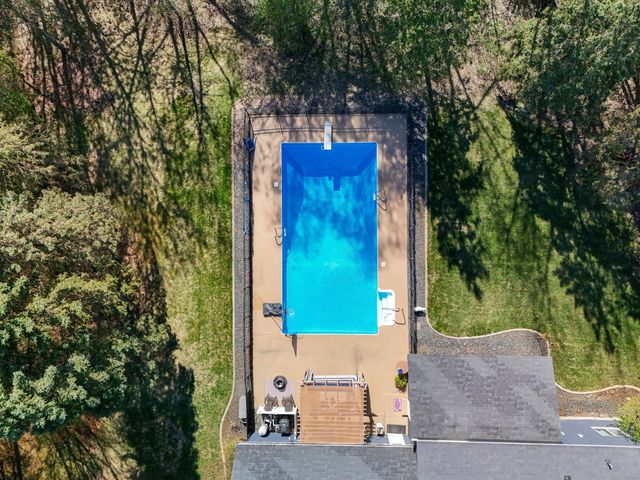 60 Deer Hills Court, North Oaks, MN 55127