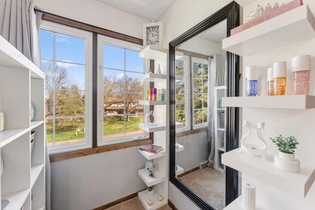 60 Deer Hills Court, North Oaks, MN 55127