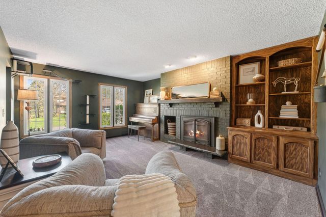 60 Deer Hills Court, North Oaks, MN 55127