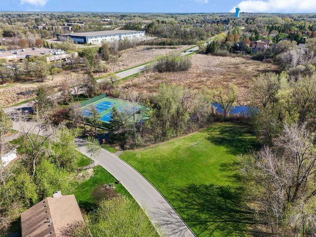 60 Deer Hills Court, North Oaks, MN 55127