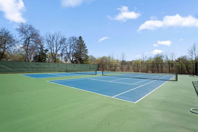 60 Deer Hills Court, North Oaks, MN 55127