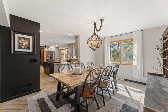 60 Deer Hills Court, North Oaks, MN 55127